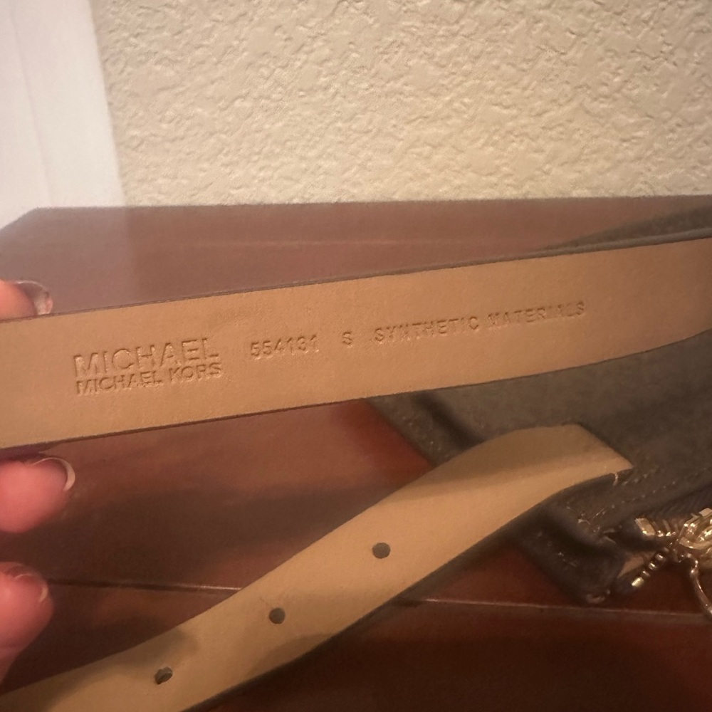Two Michael Kors bags! One belt bag one crossbody. Black and tan - Picture 6 of 9